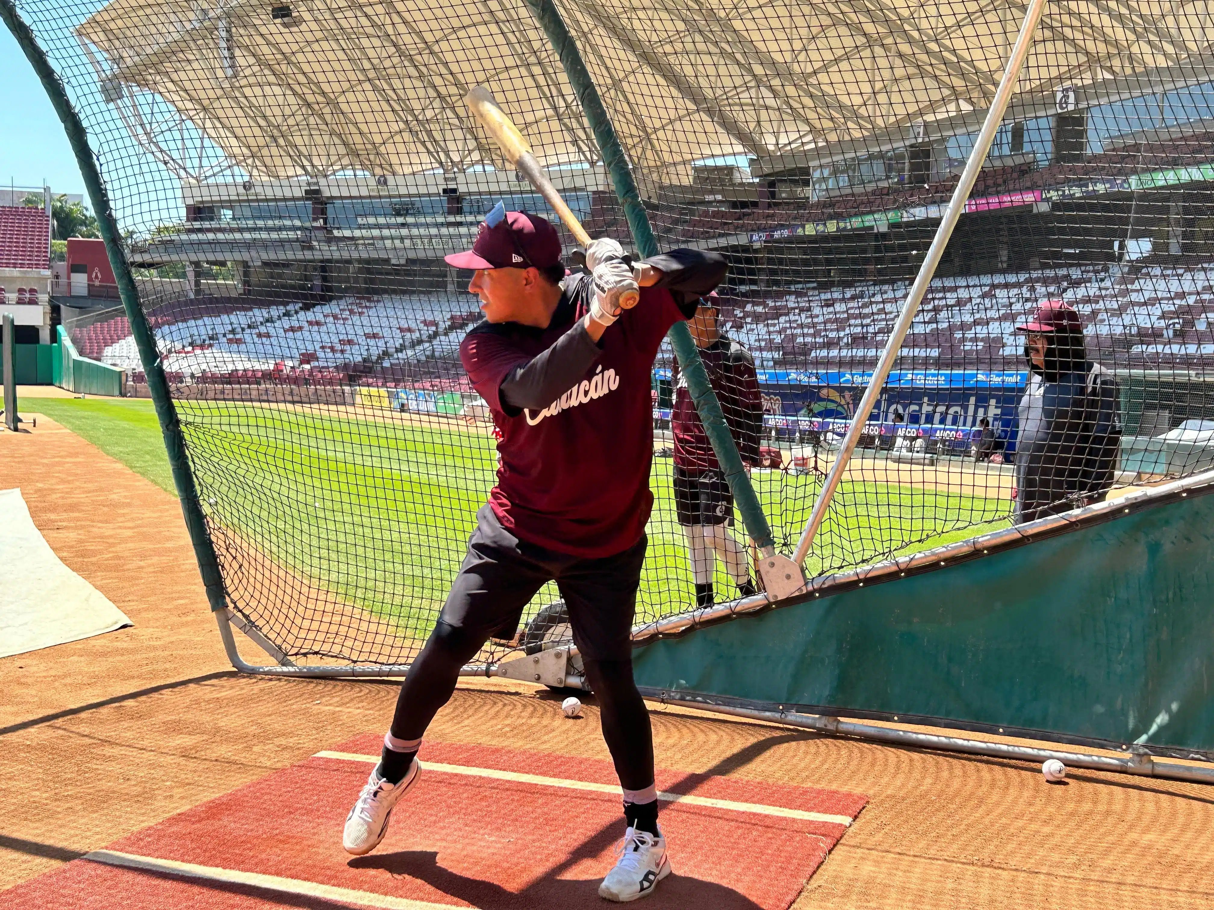 Efrén Navarro en su regreso con Tomateros