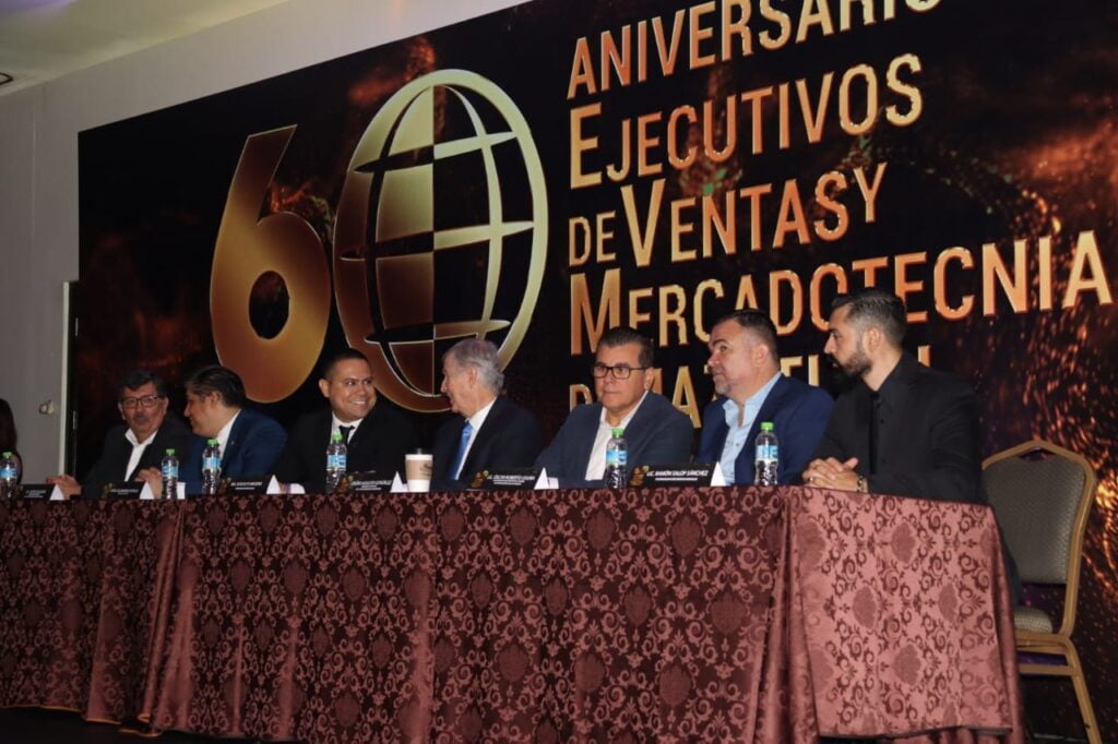 Alcalde Édgar González presente en el 60 aniversario de Ejecutivos de Venta y Mercadotecnia de Mazatlán