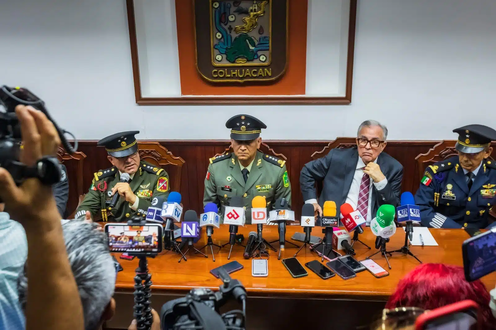 Conferencia de prensa en el salón de cabildo del Ayuntamiento de Culiacán