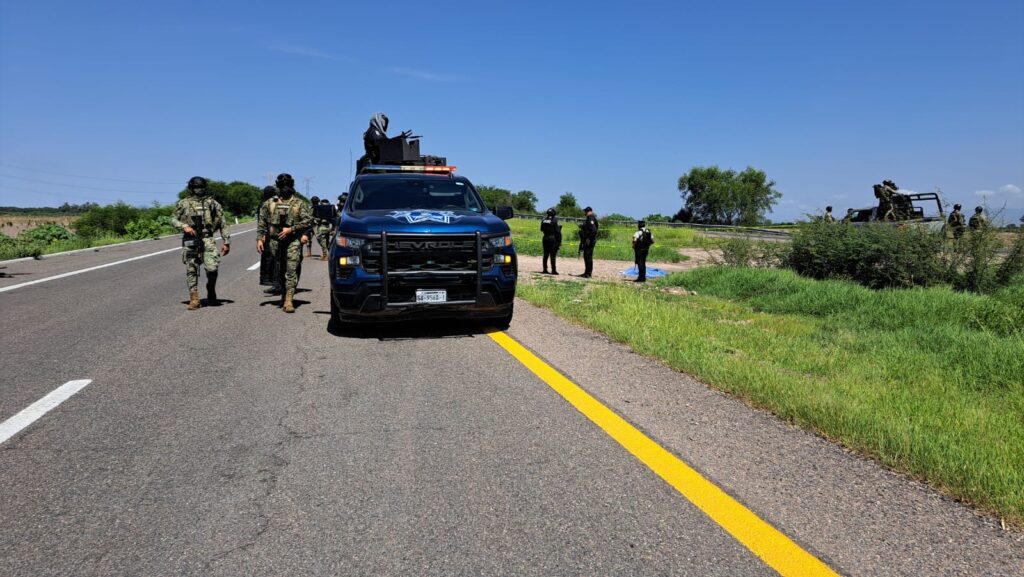 Encuentran a dos hombres asesinados a balazos por la maxipista Culiacán-Mazatlán