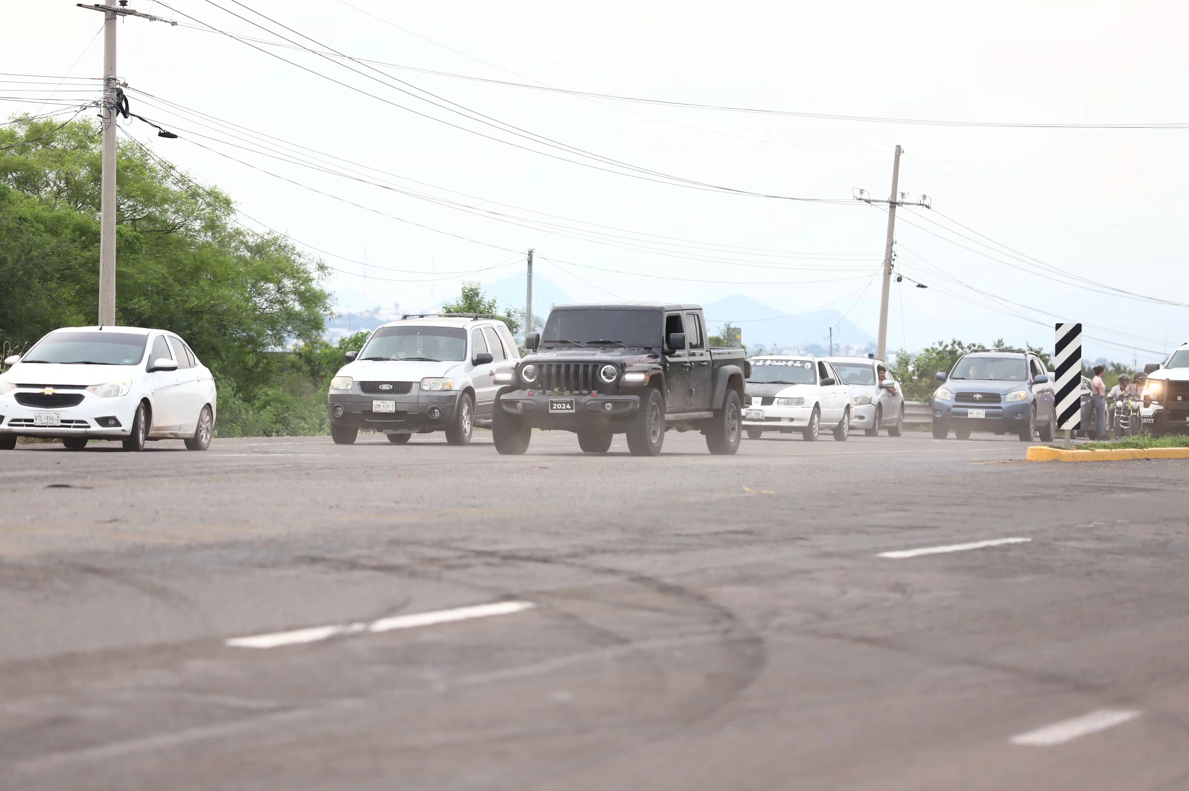 Elementos del Ejército Mexicano tuvieron un enfrentamiento en la carretera México 15 en la salida sur de Culiacán.