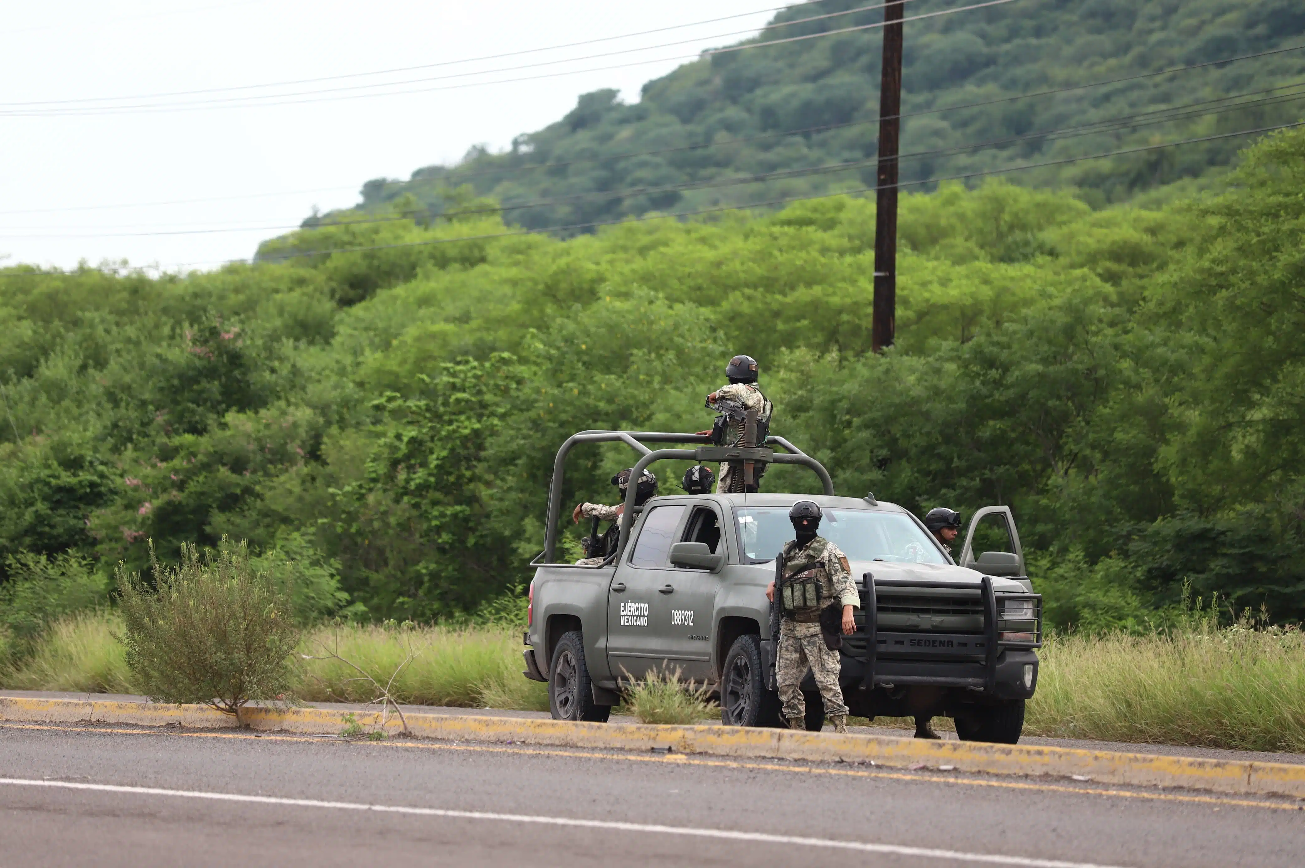 Elementos del Ejército Mexicano tuvieron un enfrentamiento en la carretera México 15 en la salida sur de Culiacán.