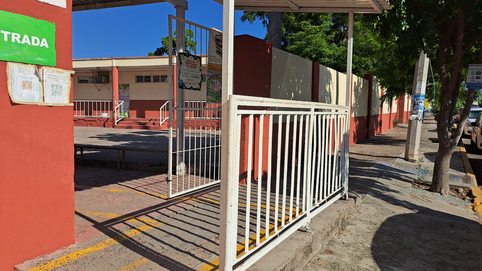 Entrada de una escuela en Culiacán.