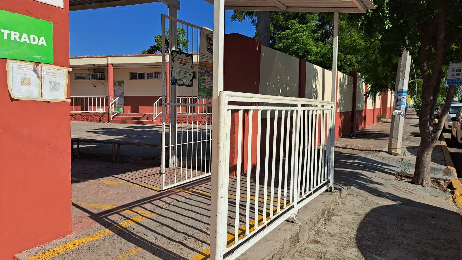 Entrada de una escuela en Culiacán.