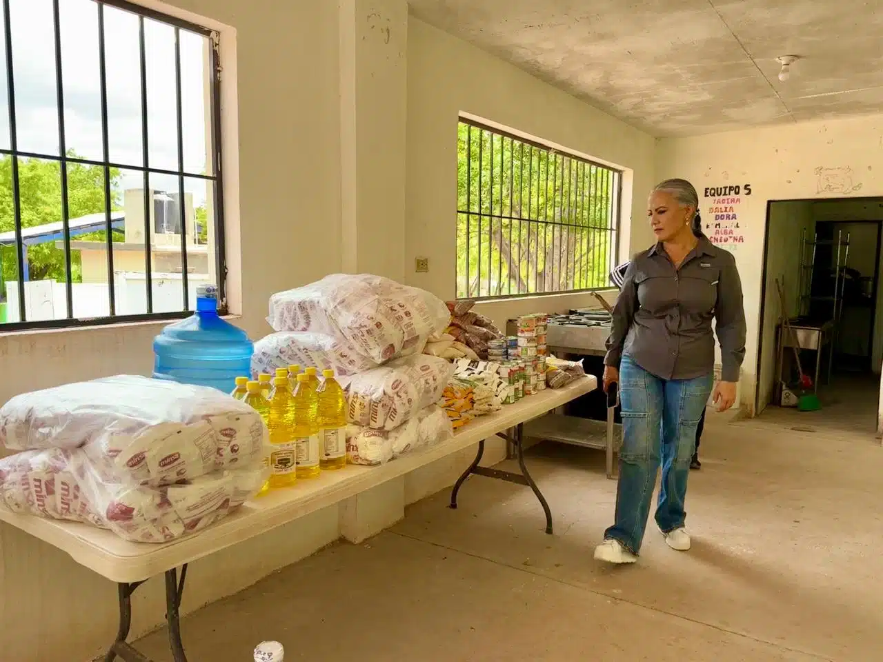 mesa con alimentos para Espacio de Alimentación