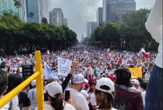 Estudiantes de derecho protestan contra la reforma judicial