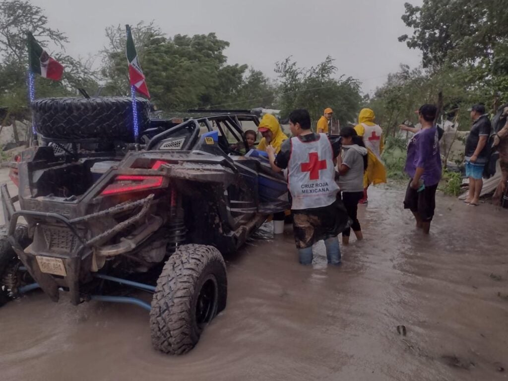 Operativo de evacuación en Corerepe por inundaciones