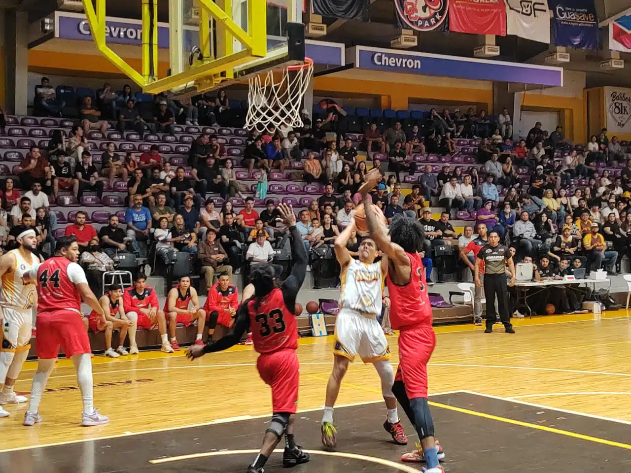 Frayles de Guasave en juego contra Colorados de San Luis Río.