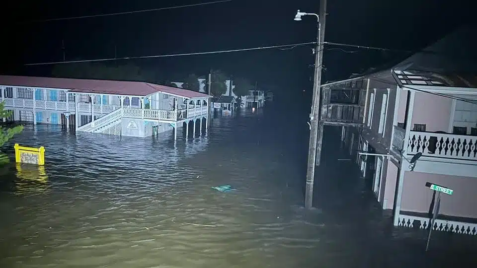 Huracán Helene deja inundaciones