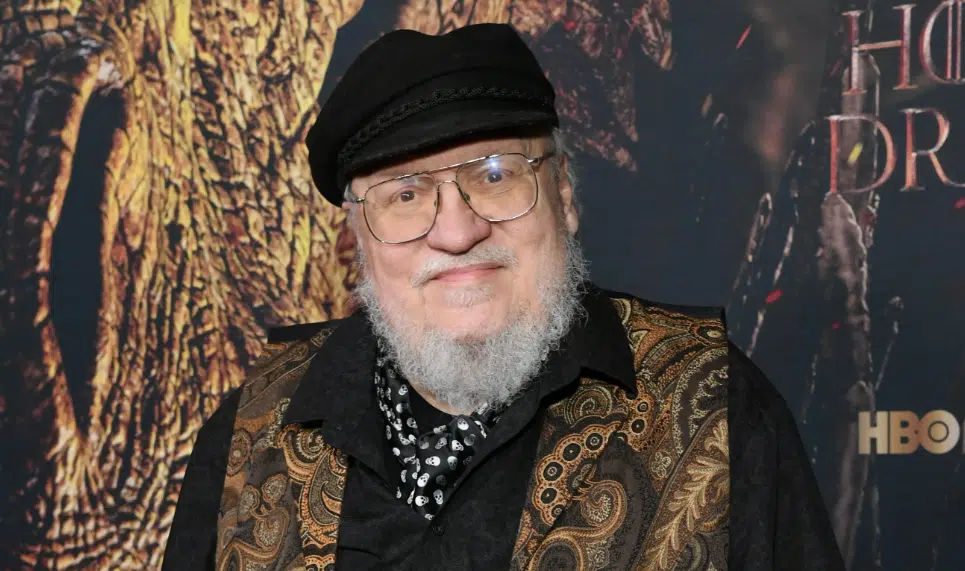 George RR Martin en la alfombra roja de 