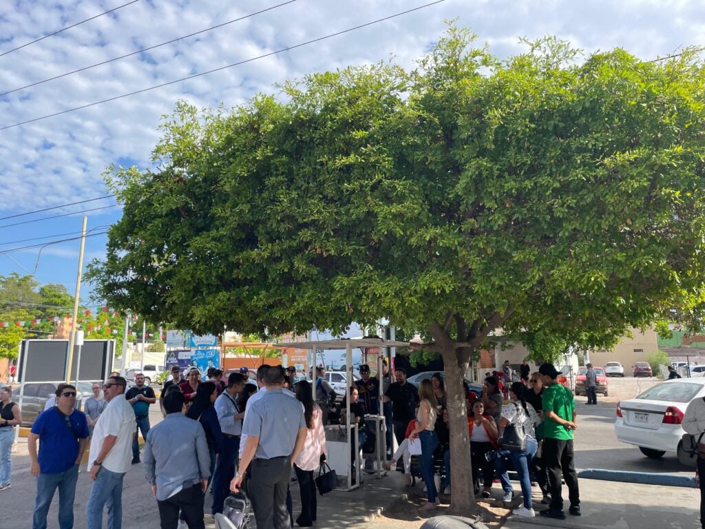 Guerreros Unidos continúan en la toma de Palacio Municipal de Ahome, buscan que les paguen los quinquenios y aumento salarial retroactivo de enero 2024.