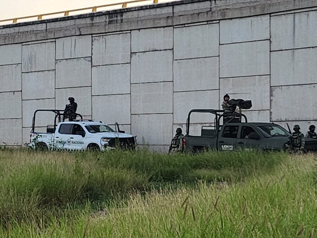 Hallan a tres jóvenes entre 20 y 25 años asesinados debajo del puente La Costerita, Culiacán