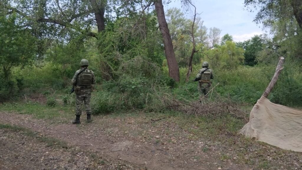 Ejército Mexicano resguardando la zona donde se encontró el cadáver.