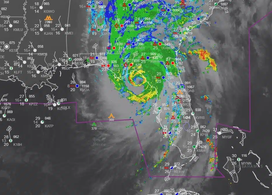 Helene ya golpea Florida con poder de huracán categoría 4