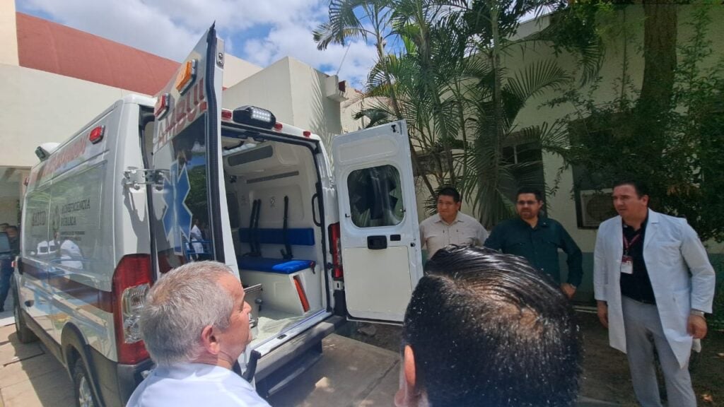 ambulancia nueva del Hospital General de Guasave