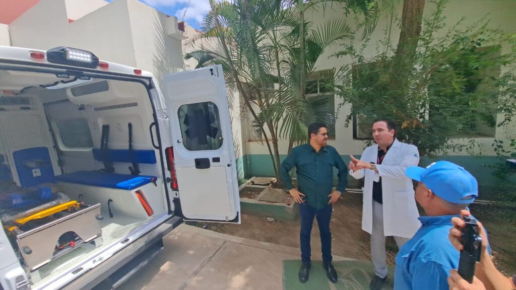 Ambulancia nueva del Hospital General de Guasave