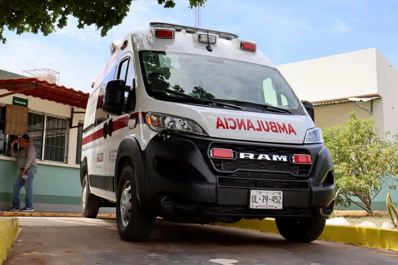 Hospital IMSS Bienestar Sinaloa de Leyva recibe ambulancia