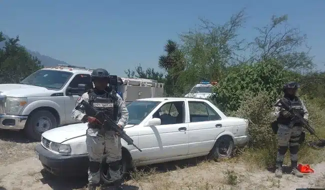 ¡Golpe a huachicoleros! Destruyen toma clandestina y aseguran contenedores con combustible