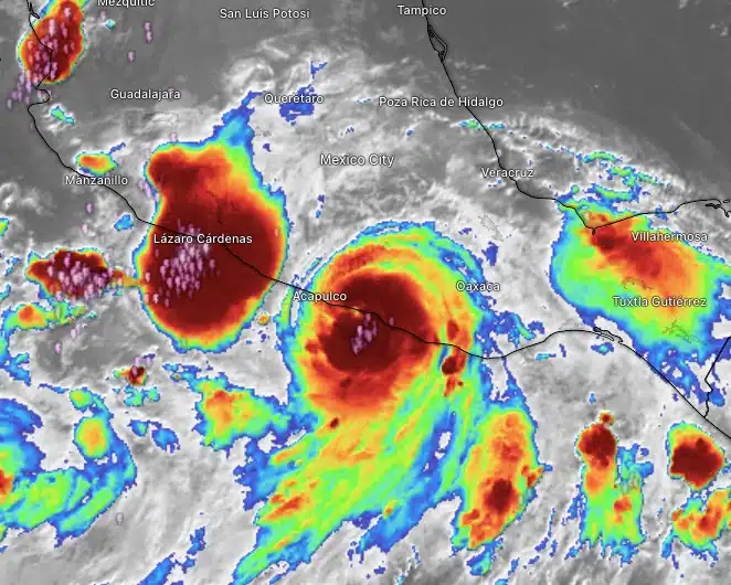 NHC confirma que el huracán John tocó tierra en costas del sur de México.