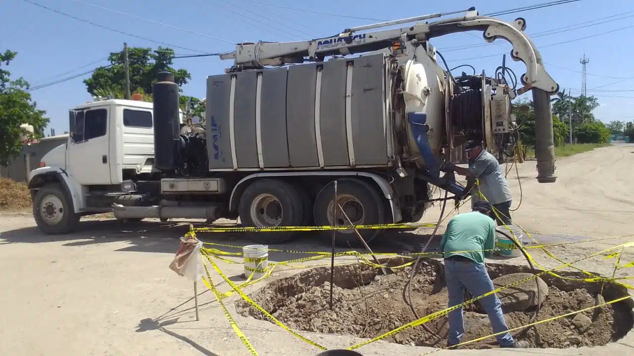 “Ileana” deja un gran socavón en Corerepe