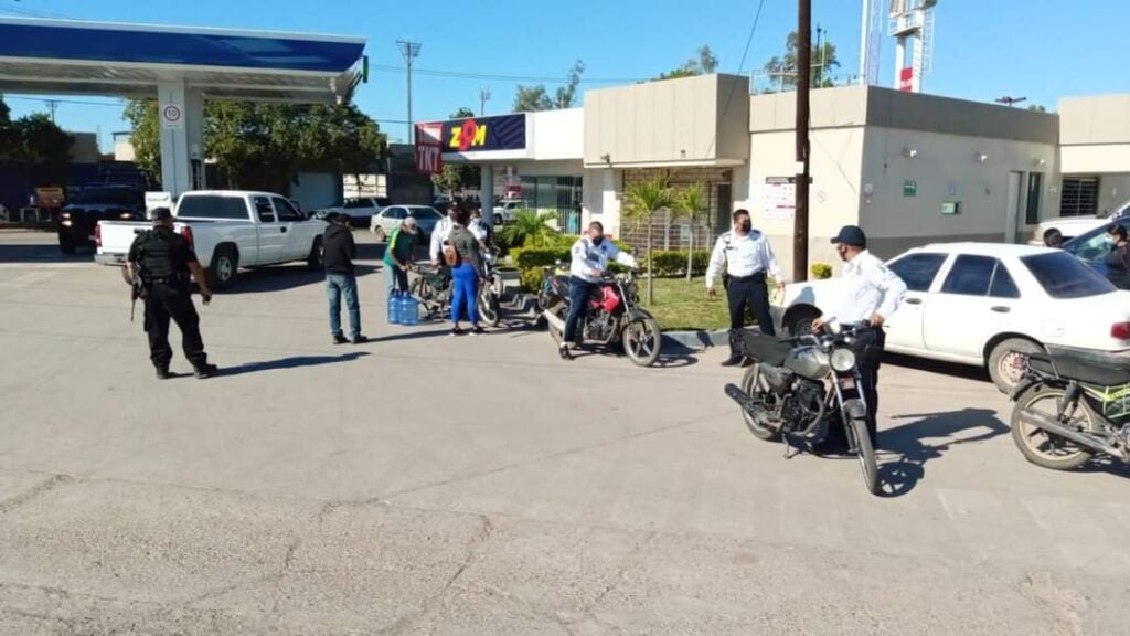 Implementan operativo a motociclistas de El Fuerte por no usar casco