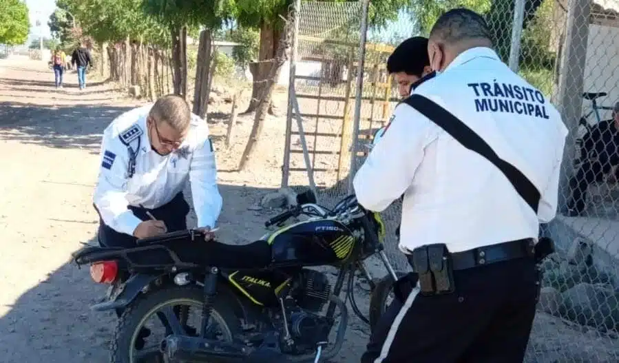 Implementan operativo a motociclistas de El Fuerte por no usar casco