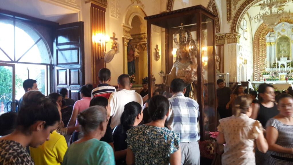 Inicia la veneración a Nuestra Señora del Rosario