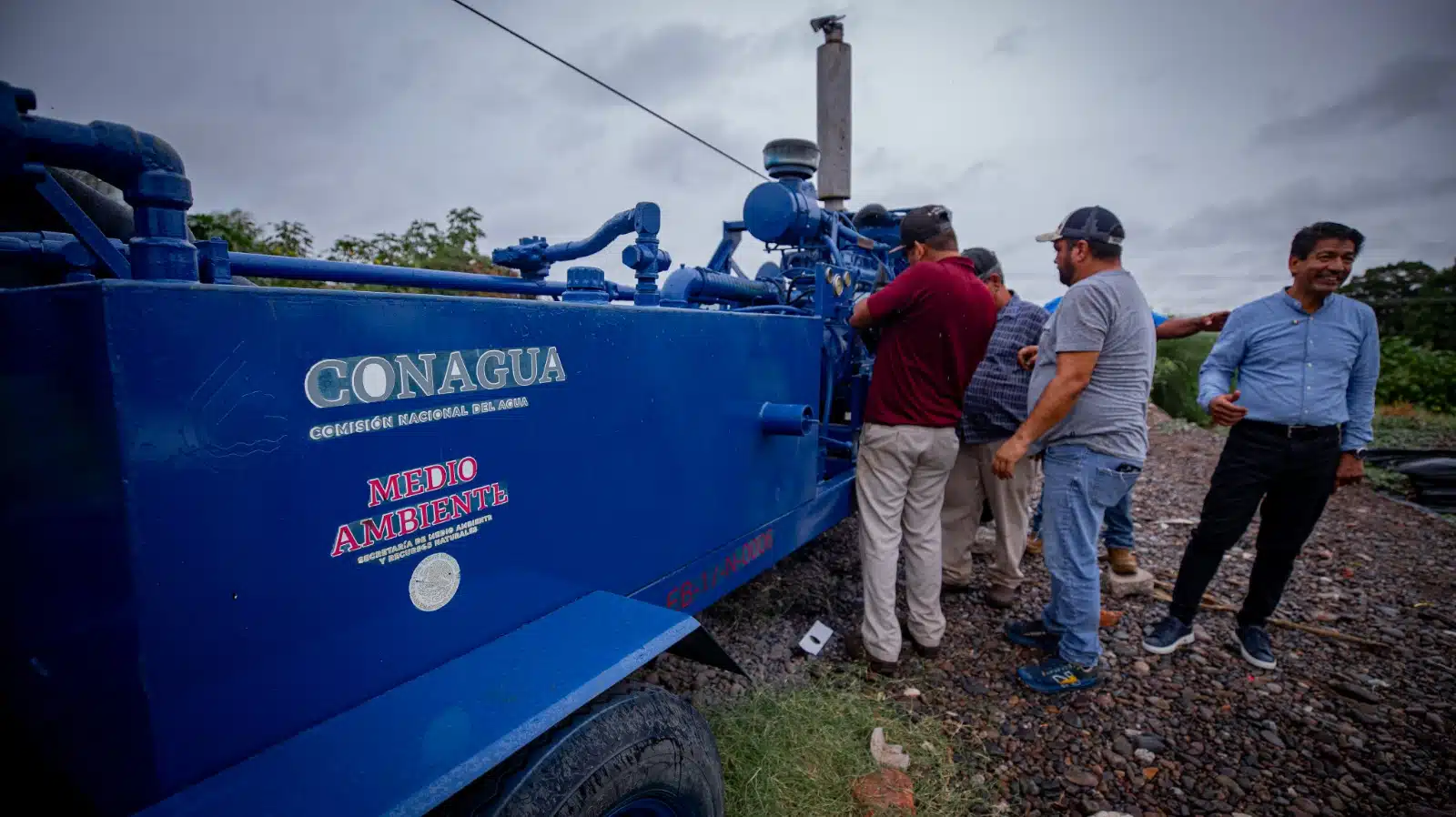 Instalan equipos de bombeo en colonias inundables de Guasave