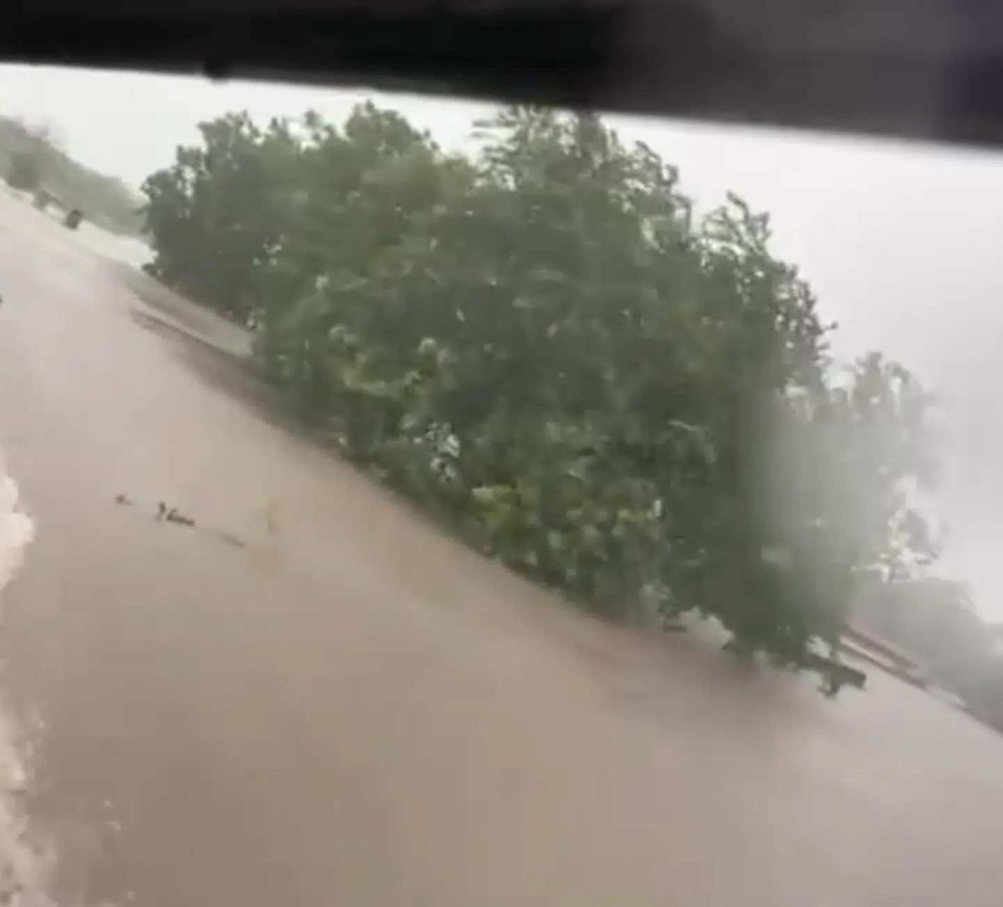 Desbordamiento de arroyos en Sinaloa de Leyva