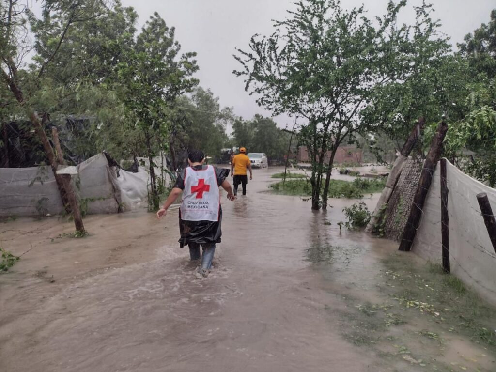 Operativo de evacuación en Corerepe por inundaciones