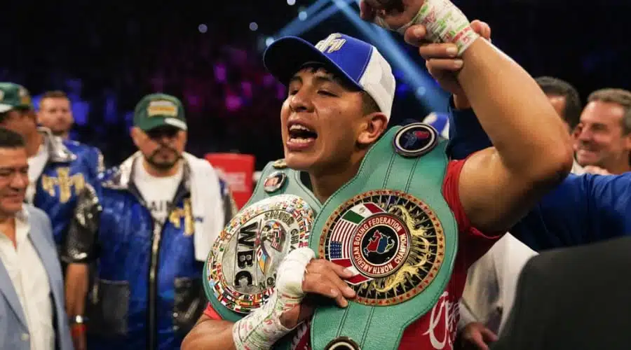 Jaime Munguia tras su triunfo ante Erik Bazinyan