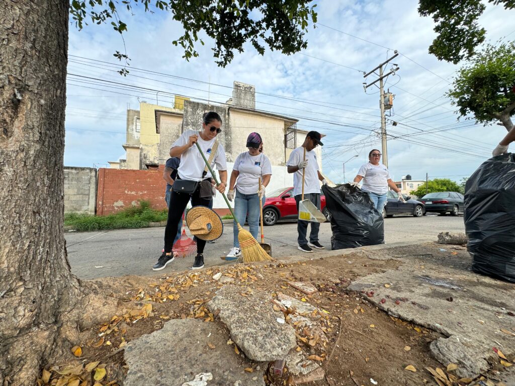 Jumapam limpia calles y andadores del Alarcón en Mazatlán