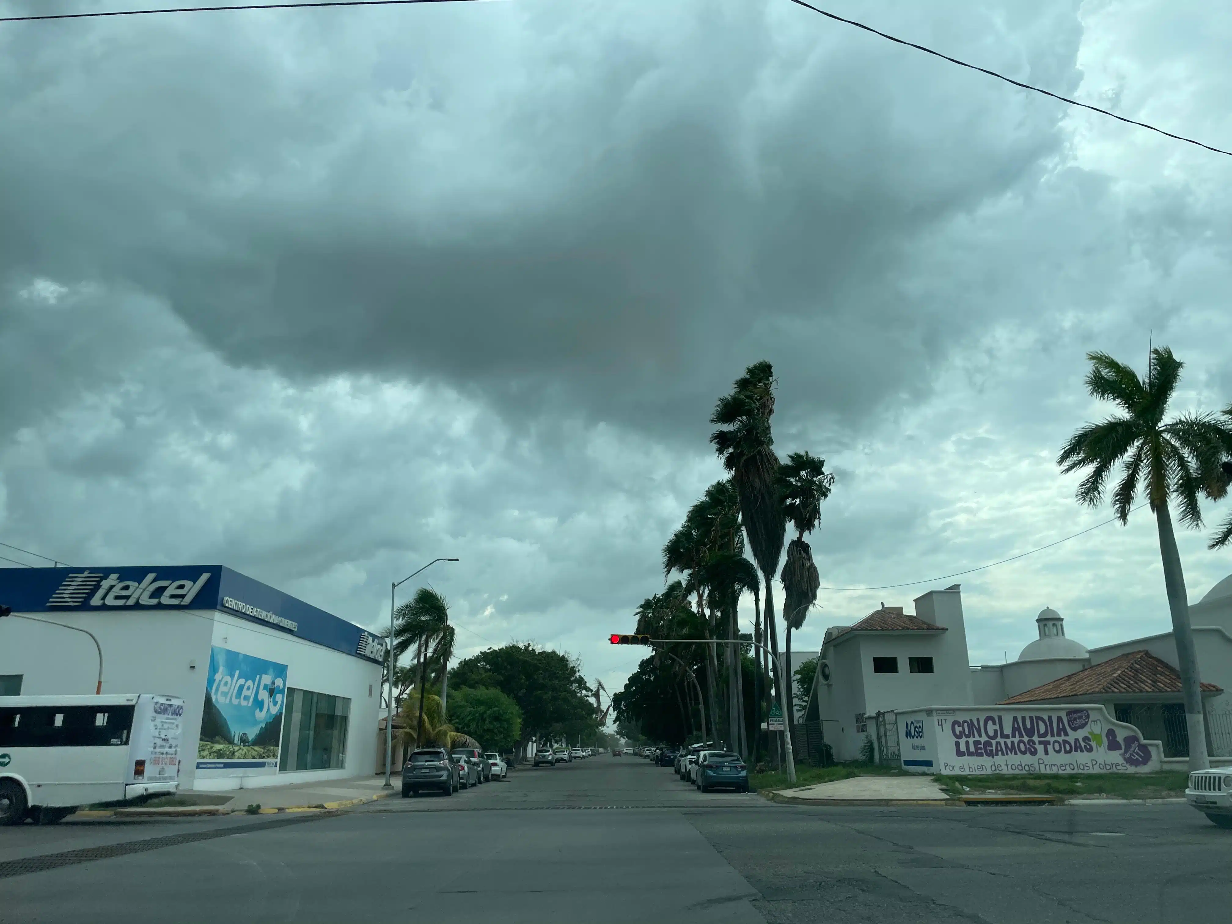 Ligera lluvia sorprende a la ciudad de Los Mochis, desde el Sector Centro hacia el norte.