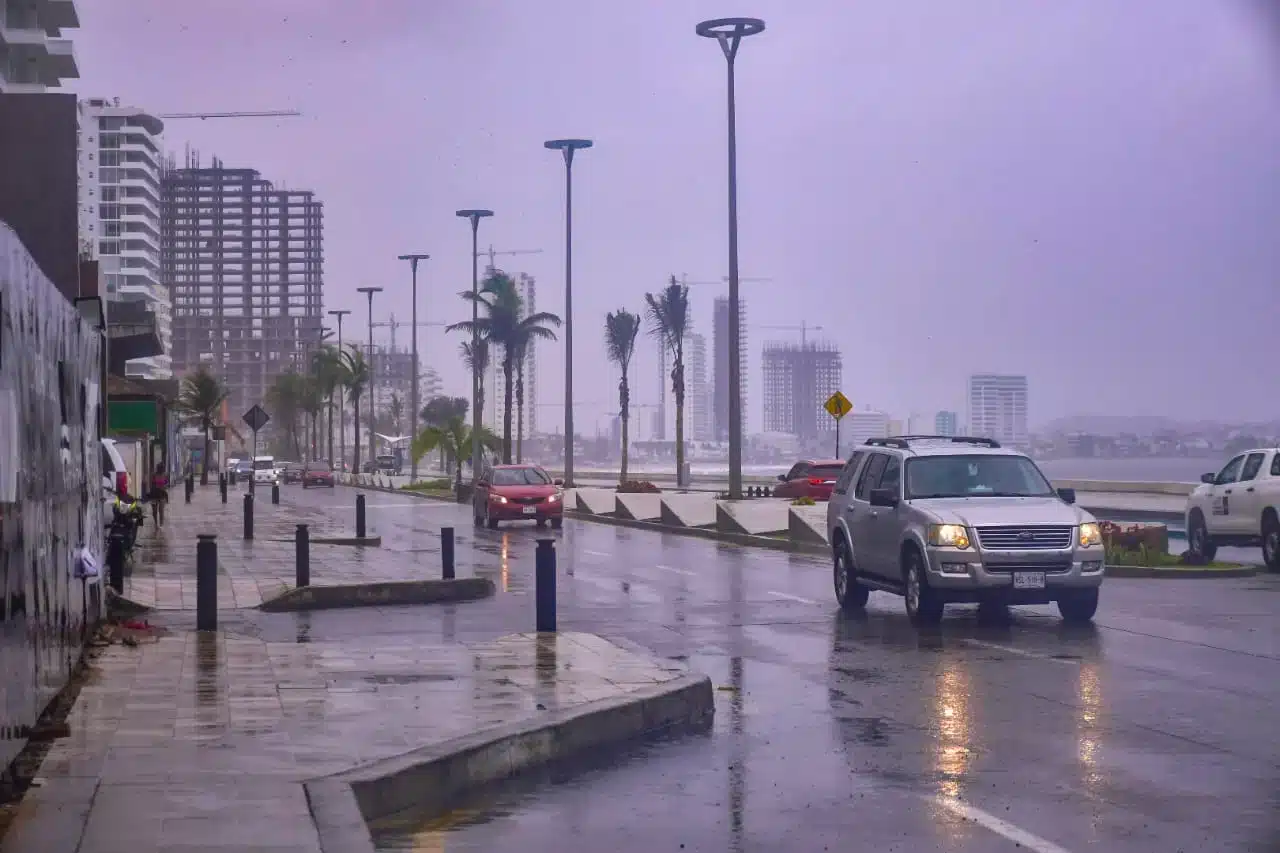 Malecón de Mazatlán durante lluvias