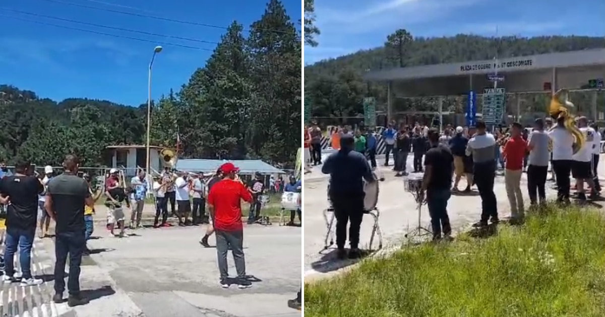Banda Los Recoditos tocando en la caseta de peaje Coscomate, Durango, tras el bloqueo reportado.
