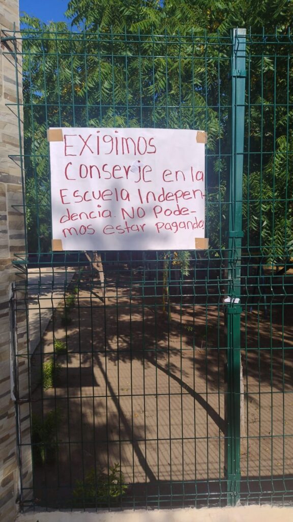 Madres de familia toman la primaria Independencia de San Blas