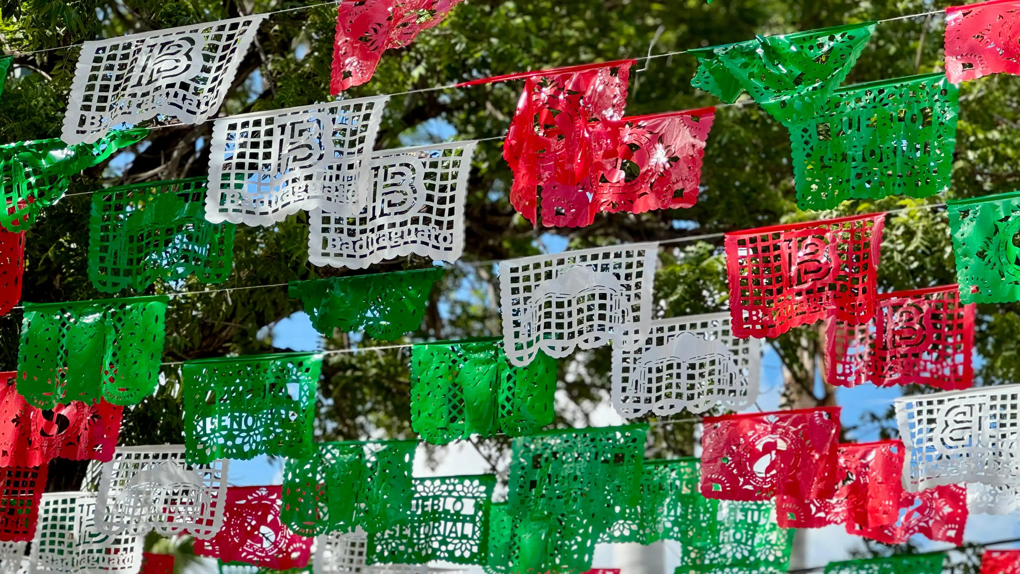 Decoraciones mexicanas en Badiraguato por el mes patrio.