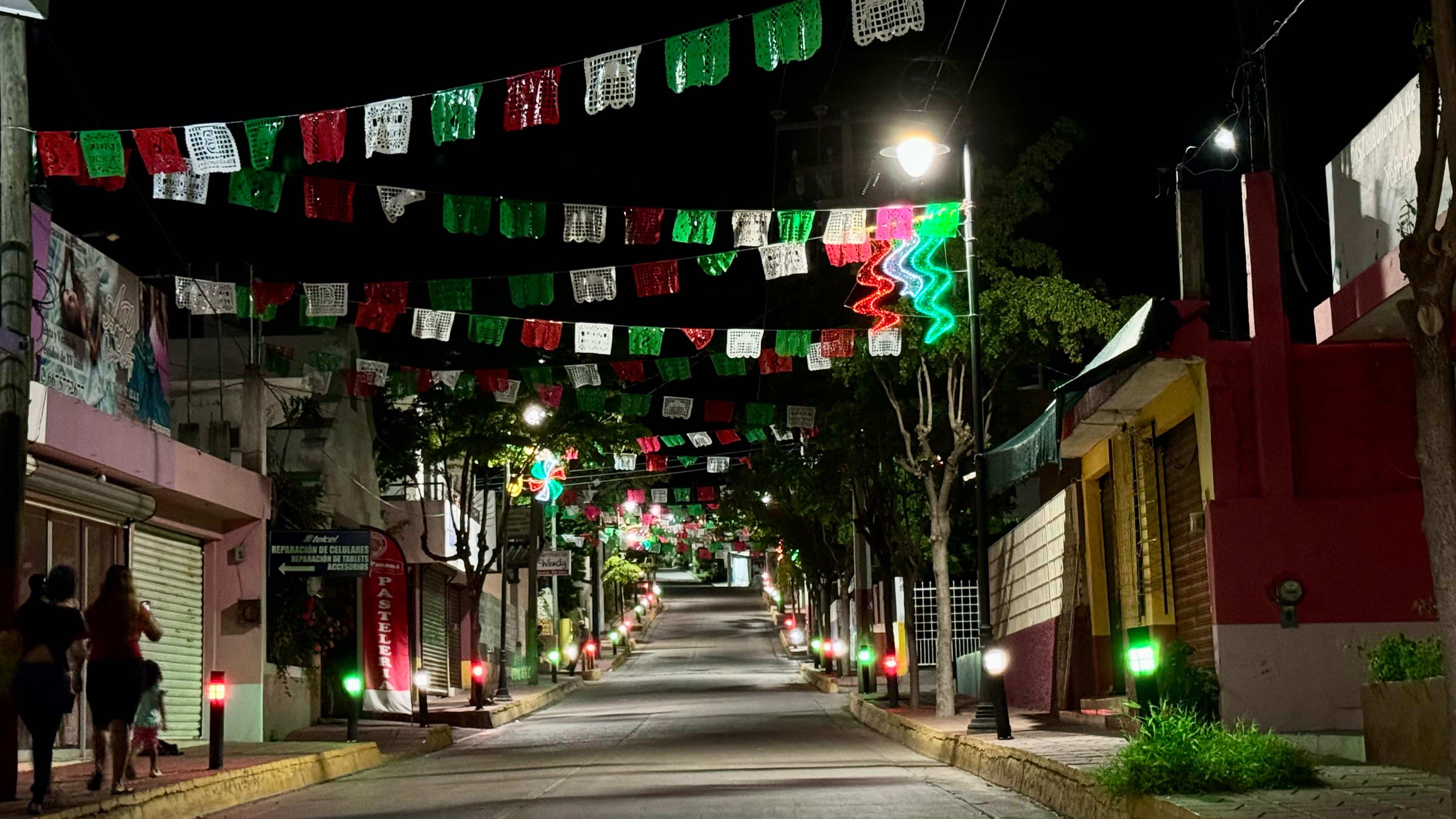 Decoraciones mexicanas en Badiraguato por el mes patrio.