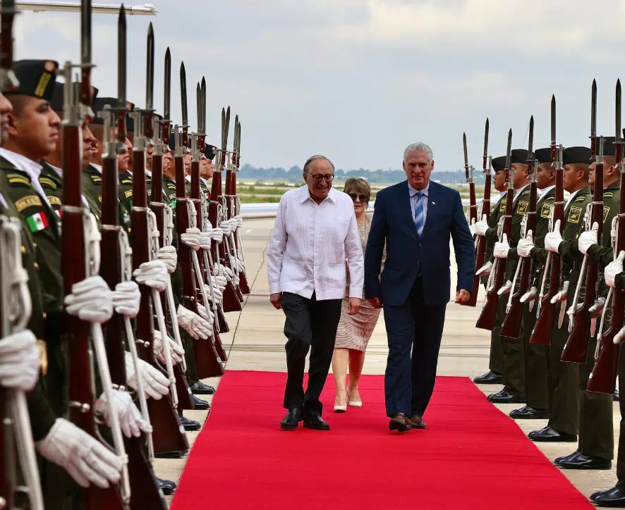 Miguel Díaz-Canel, presidente de Cuba, llega a México para la toma de protesta de Sheinbaum