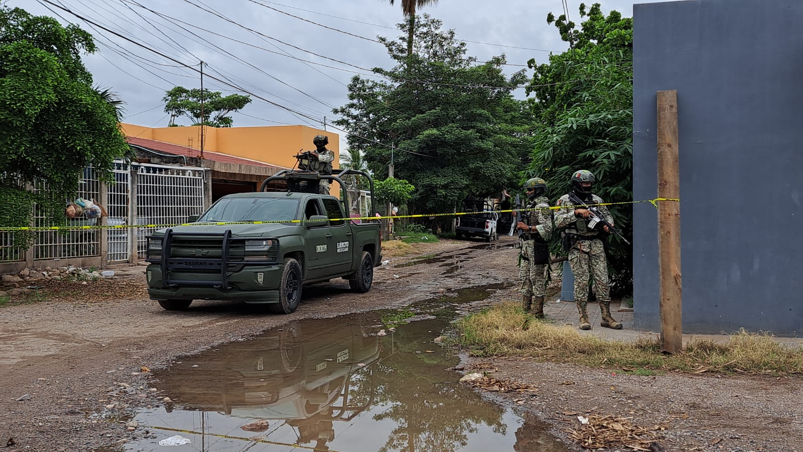 Militares y guardias nacionales aseguran casa en Culiacán