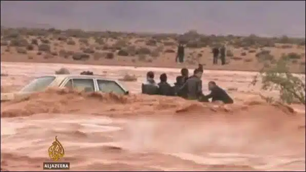 Mueren 10 personas por el arrastre de autobús en inundaciones de Marruecos