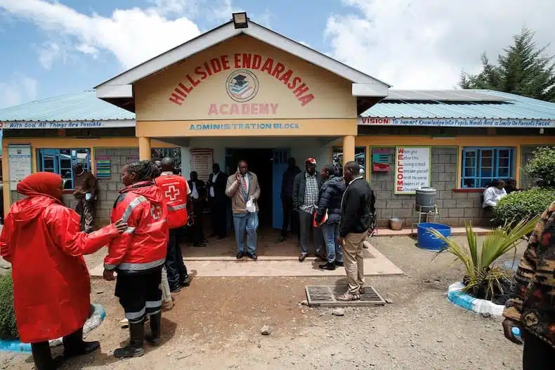 Mueren 17 niños tras incendio de un colegio en Kenia