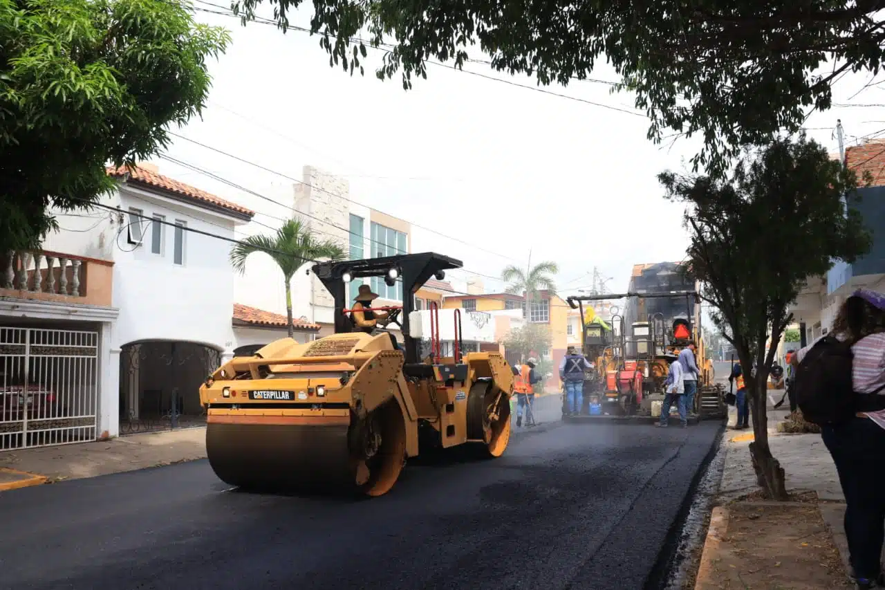 Obra de de reencarpetado en Mazatlán