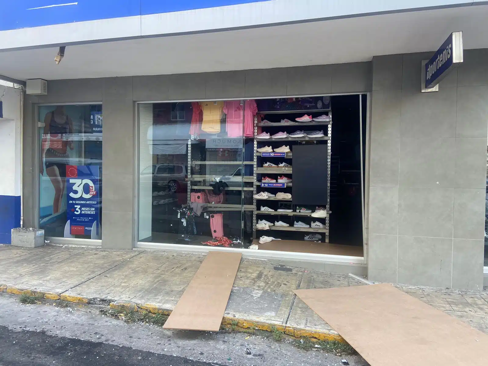 Otra tienda de tenis y ropa deportiva amanece vandalizada Culiacán