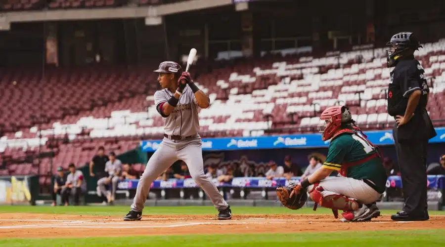 Óscar Robles en los Tomateros de Culiacán