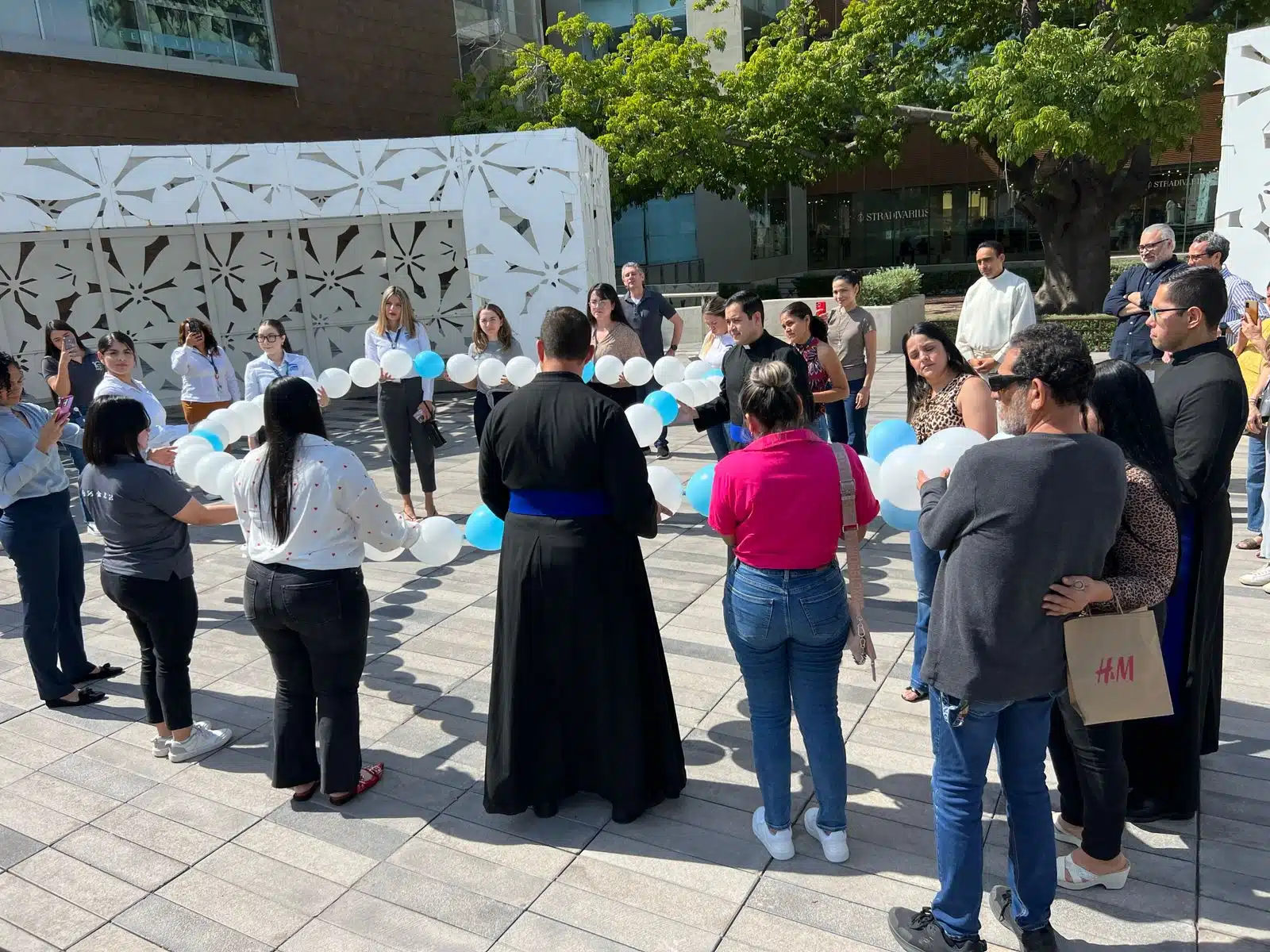 Este lunes se realizó una misa en conocida plaza de Culiacán donde se pidió por la tranquilidad de esta ciudad del centro de Sinaloa.