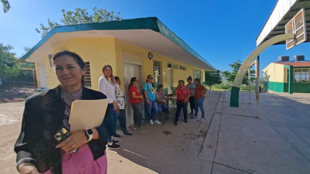 Padres de familia exigen solución sobre un posible calentamiento de interruptor eléctrico