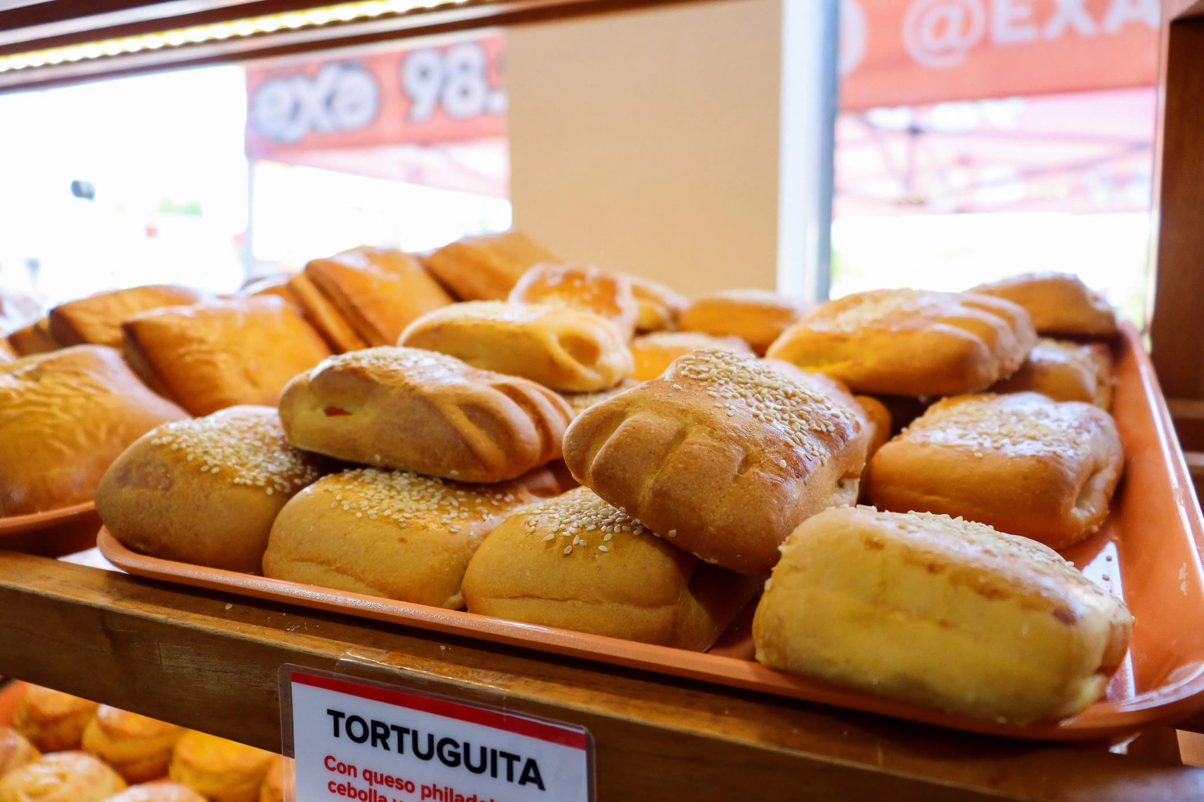 Inauguración de una nueva sucursal de Pastelería y Panadería Panamá en bulevar Pedro Anaya y Belisario Domínguez.