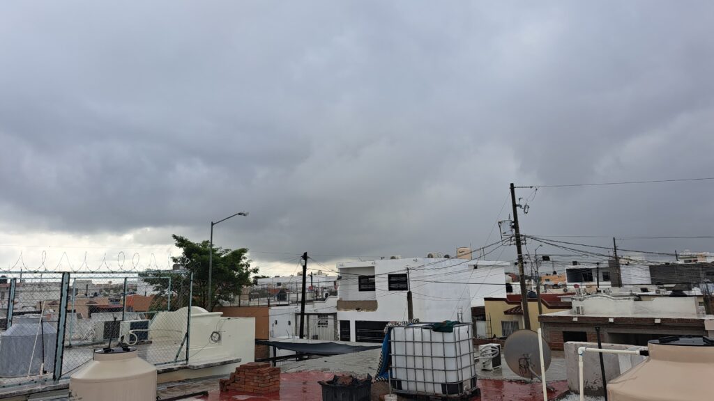 Precipitaciones sorprenden en Mazatlán este inicio de semana