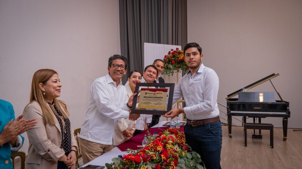 Premio al Mérito Juvenil